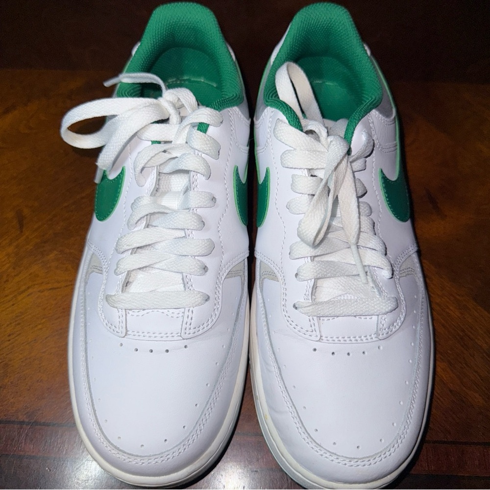 Nike White and Green women’s Sneakers 8.5